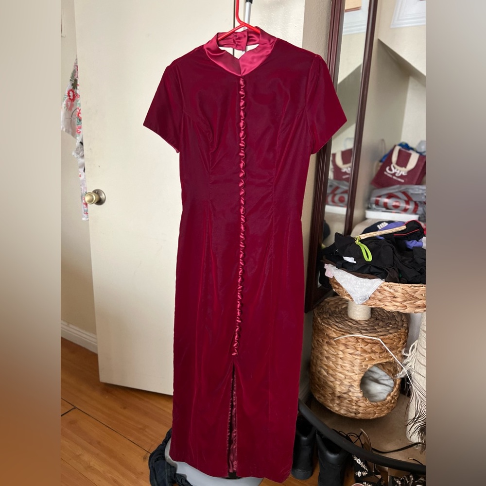 VINTAGE BODY CON VELVET DRESS